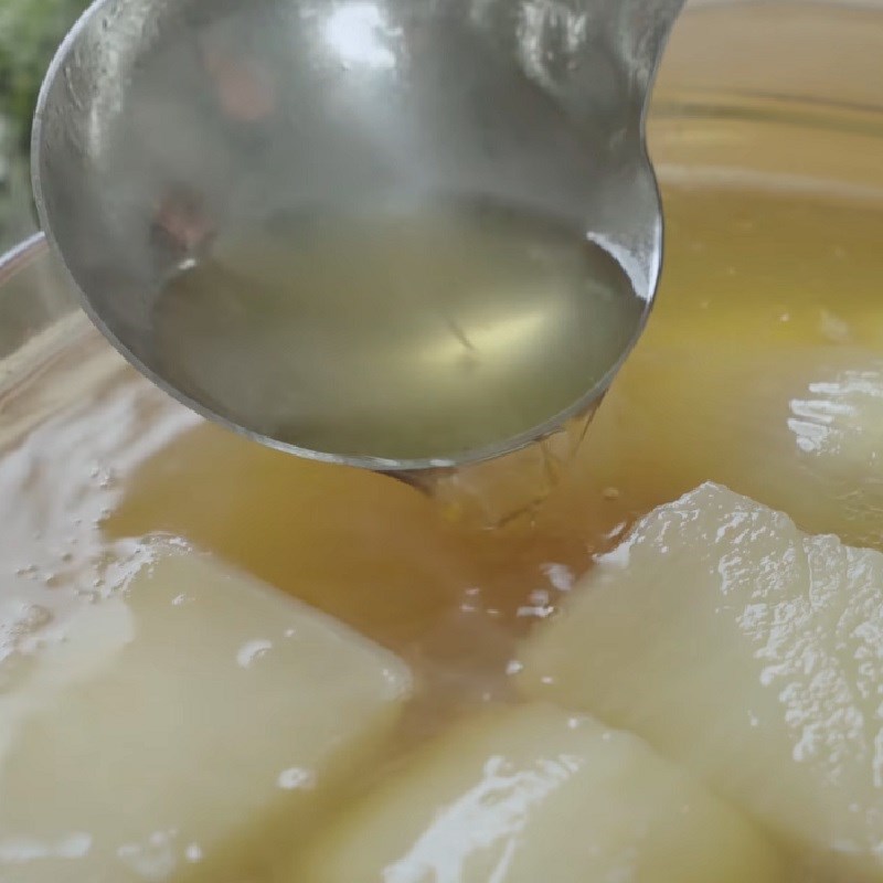 Step 3 Cooking the broth for noodle soup