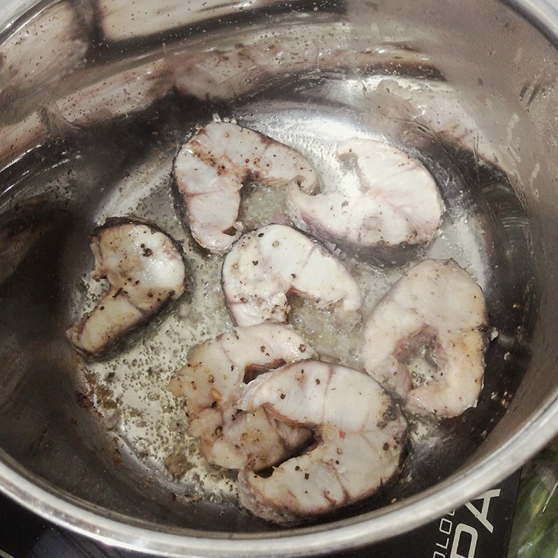 Step 4 Cook the broth for snakehead fish noodle Kiên Giang