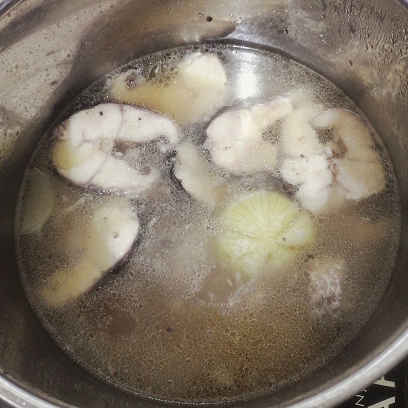 Step 4 Cook the broth for snakehead fish noodle Kiên Giang