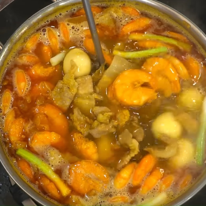 Step 7 Cooking the noodle broth Quang noodles Phu Chiem
