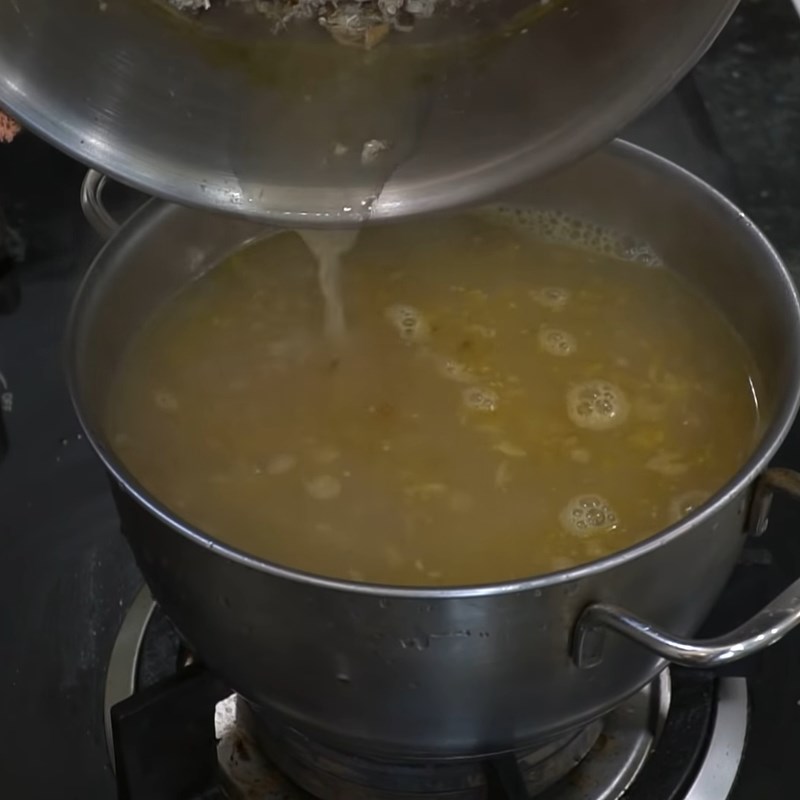 Step 7 Cooking the noodle broth Quang noodles Phu Chiem
