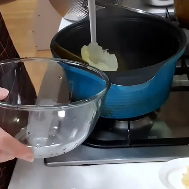 Step 3 Cook the kelp broth Korean fish soup