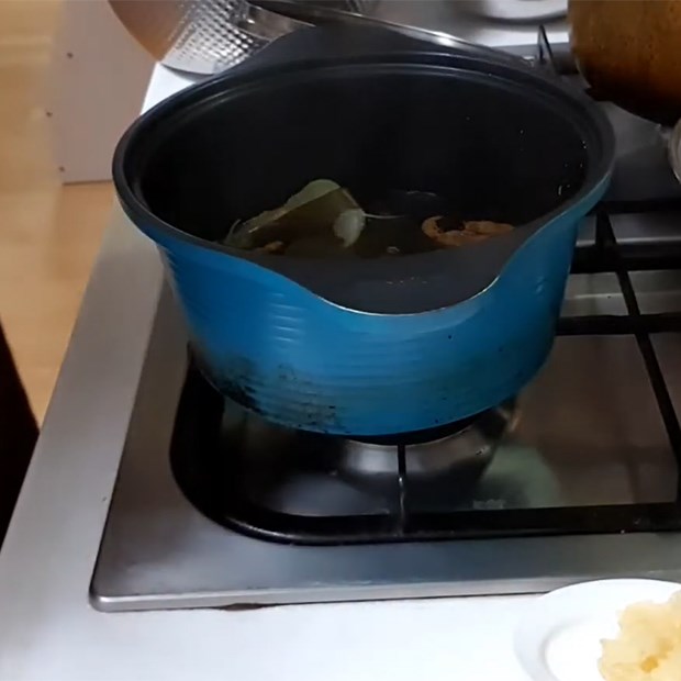 Step 3 Cook the kelp broth Korean fish soup