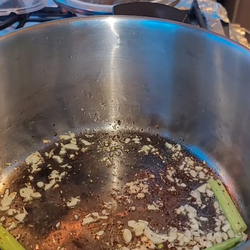 Step 3 Cooking the hot pot broth Lobster mushroom hot pot