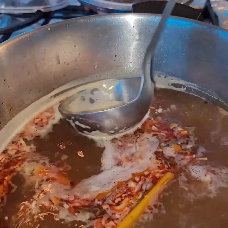 Step 3 Cooking the hot pot broth Lobster mushroom hot pot