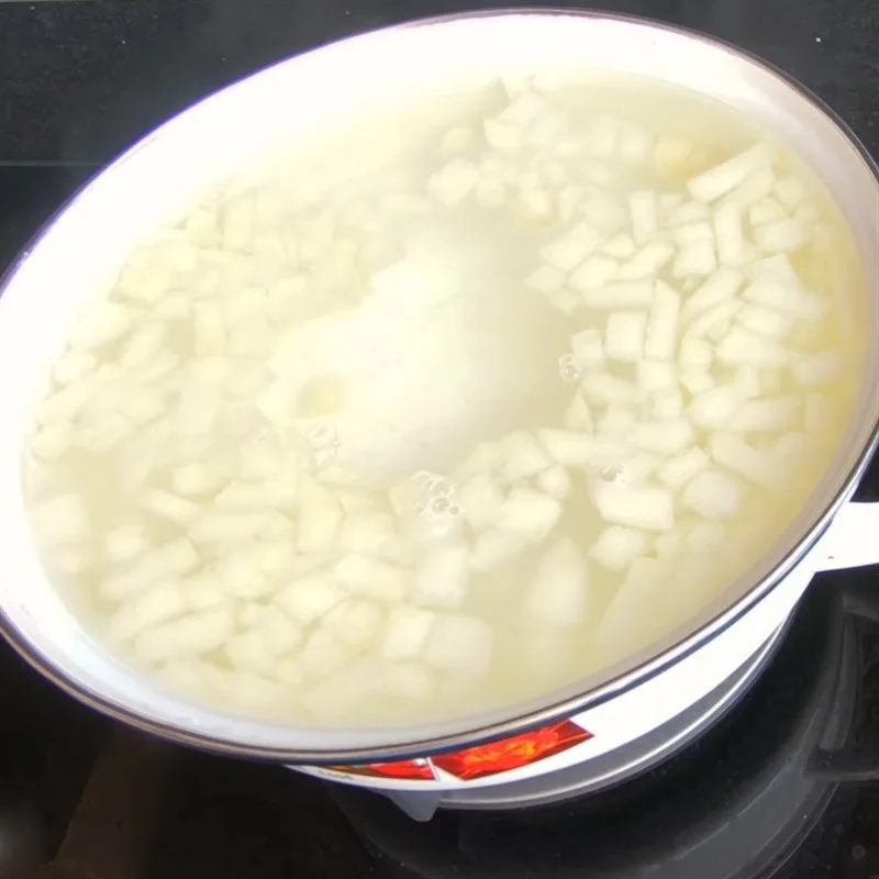 Step 2 Cook the Pear with Lemon Grass Pear Lemon Grass Drink