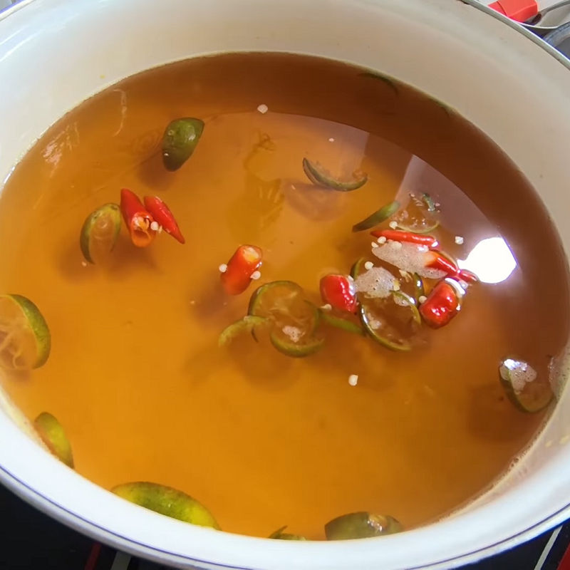 Step 1 Cook the mango dipping sauce with fresh chili