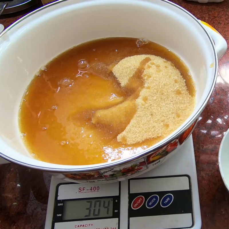 Step 1 Cook the fish sauce and sugar for pickled mango with fresh chili