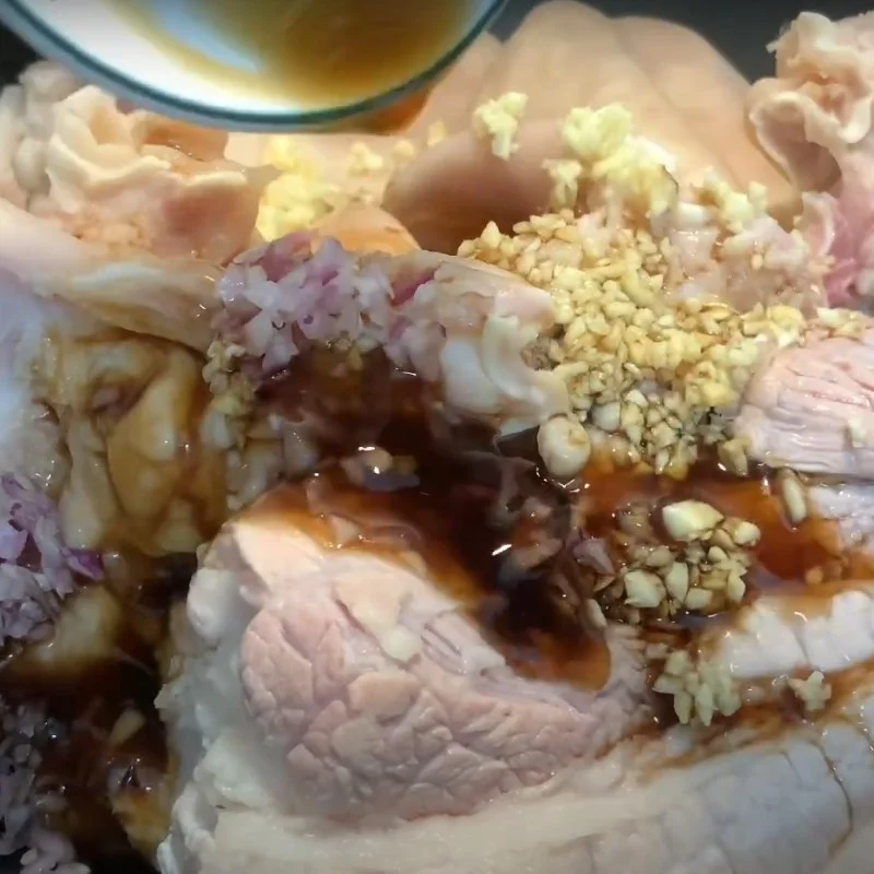 Step 4 Cook the braised pork Bread with braised pork