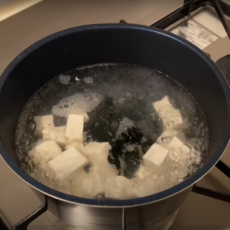 Step 2 Cooking Miso Soup Tofu Seaweed Miso Soup