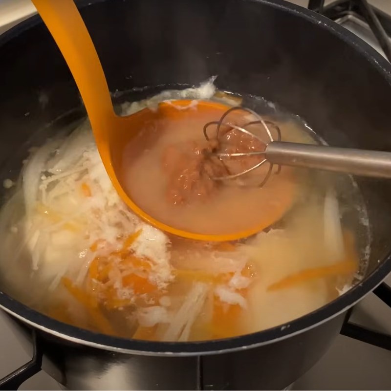 Step 2 Cooking miso egg soup Miso egg soup
