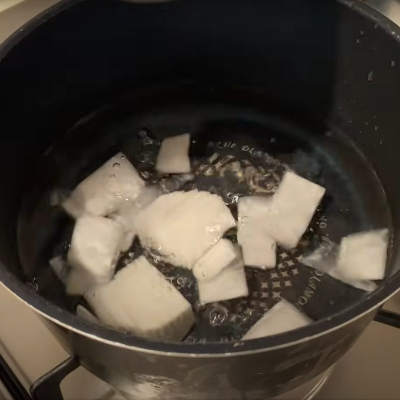 Step 3 Cooking miso soup with meatballs Miso meatball soup