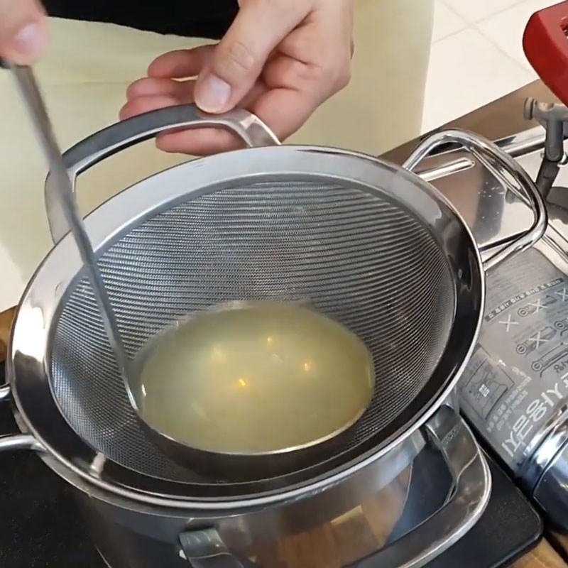 Step 2 Cooking and filtering the broth for Korean fish cake soup