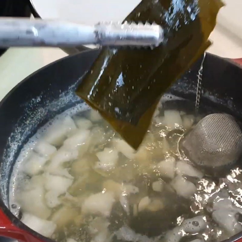 Step 2 Cook and filter the broth for Korean Fish Cake Soup