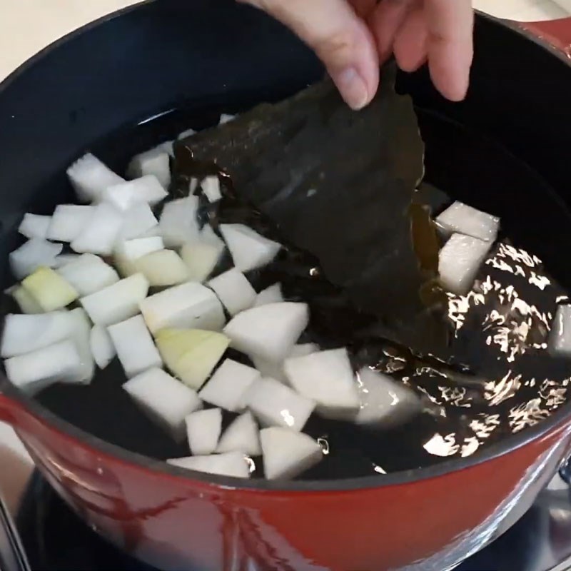 Step 2 Cook and filter the broth for Korean Fish Cake Soup