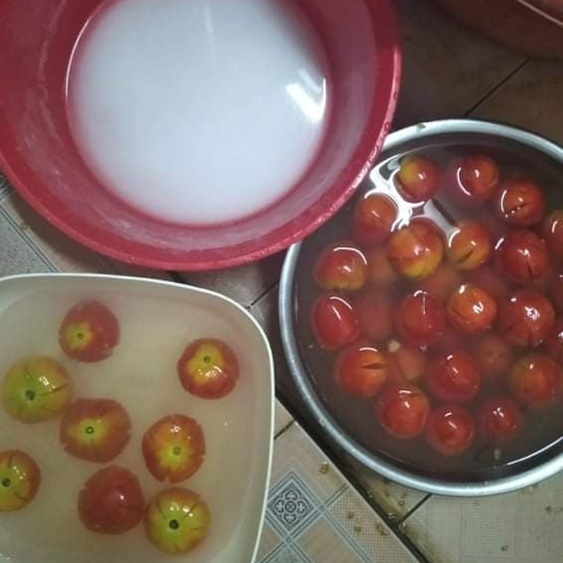 Step 2 Soak the tomatoes in lime water for Tomato Jam