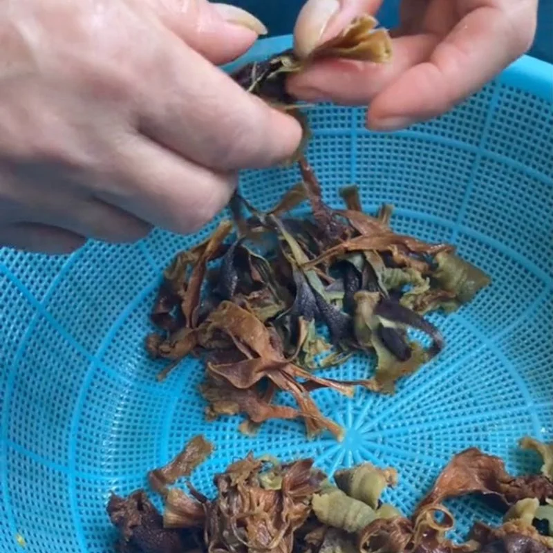 Step 2 Soaking dried Nuc Nac flowers How to process dried Nuc Nac flowers