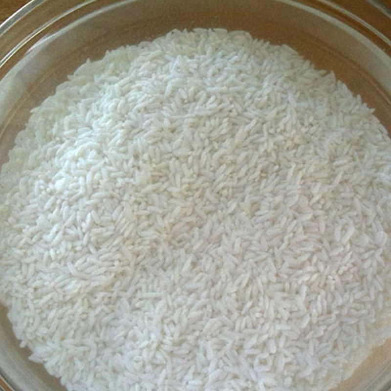 Step 1 Soak cassava and sticky rice for Xôi sắn using a pressure cooker