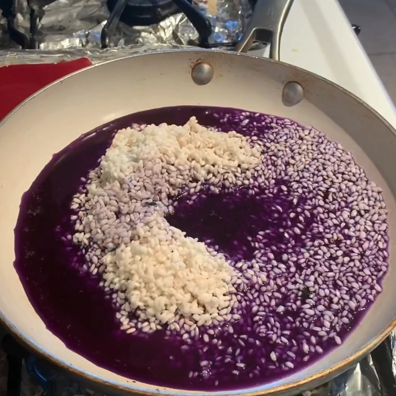 Step 1 Sauté Sticky Rice Sticky Rice with Purple Leaves in a Pressure Cooker