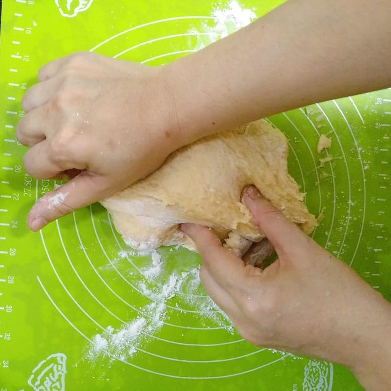 Step 2 Kneading and Proofing the Dough for the First Time for Dried Fruit Jam Bread
