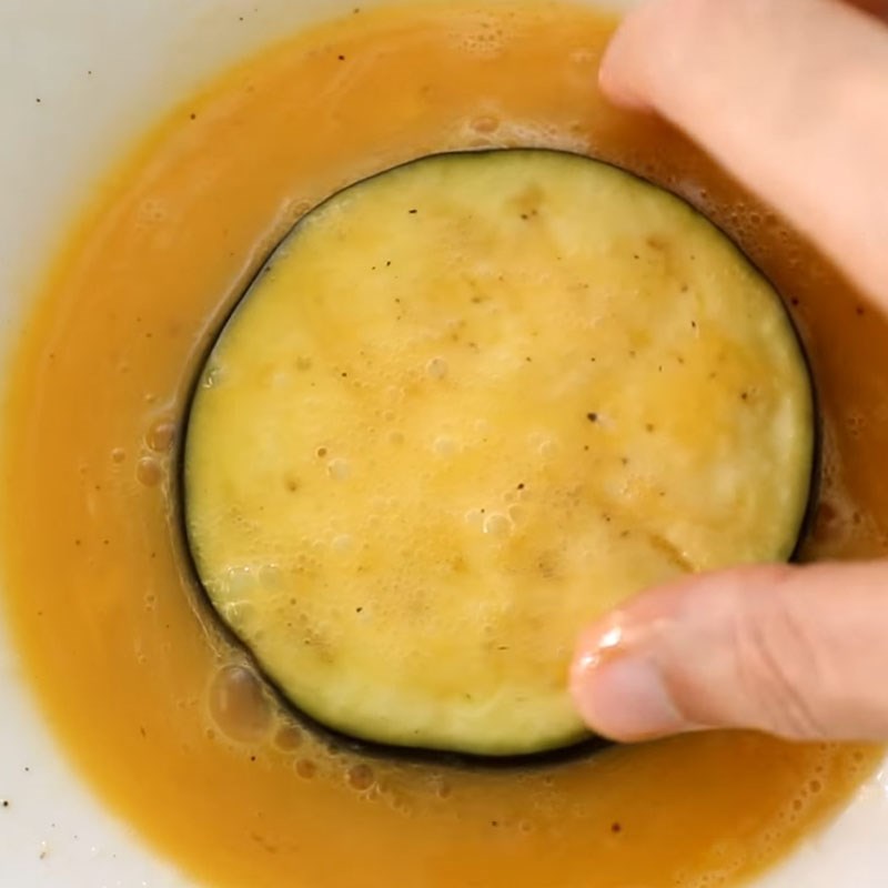 Step 3 Dip the eggplant in batter for crispy fried eggplant coated with sesame