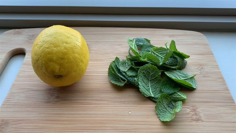 Ingredients for mint tea