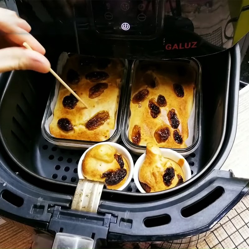 Step 4 Baking banana yogurt cake with an air fryer