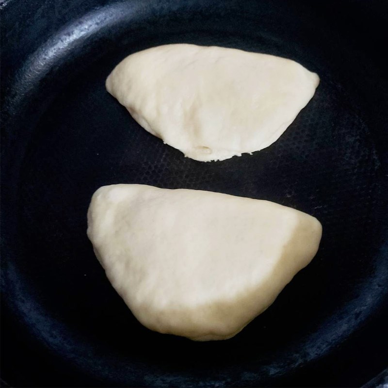 Step 7 Baking bread in a non-stick pan Custard bread