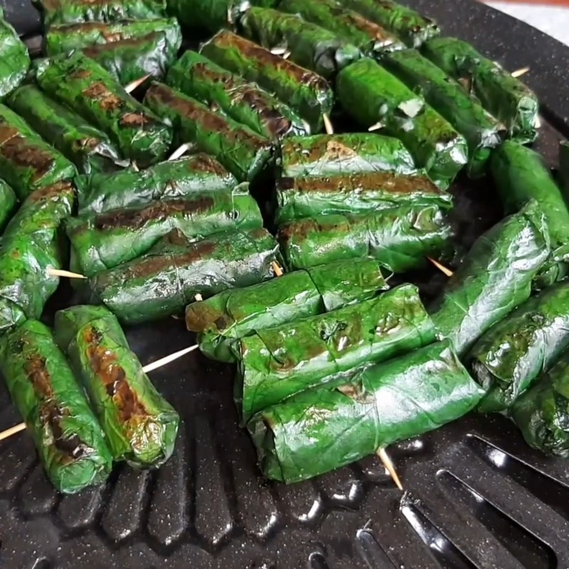 Step 6 Grilling frog meat Grilled frog meat wrapped in wild betel leaves