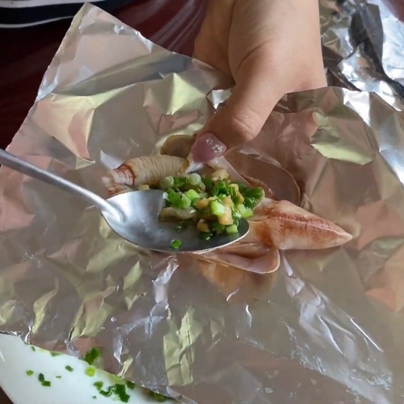 Step 5 Grilling razor clams with scallion oil