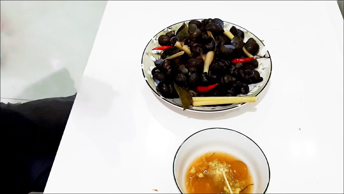 3 simple and delicious ways to steam bitter snails with lemongrass that everyone loves 13 Bitter Snails Steamed with Lemongrass and Kaffir Lime Leaves
