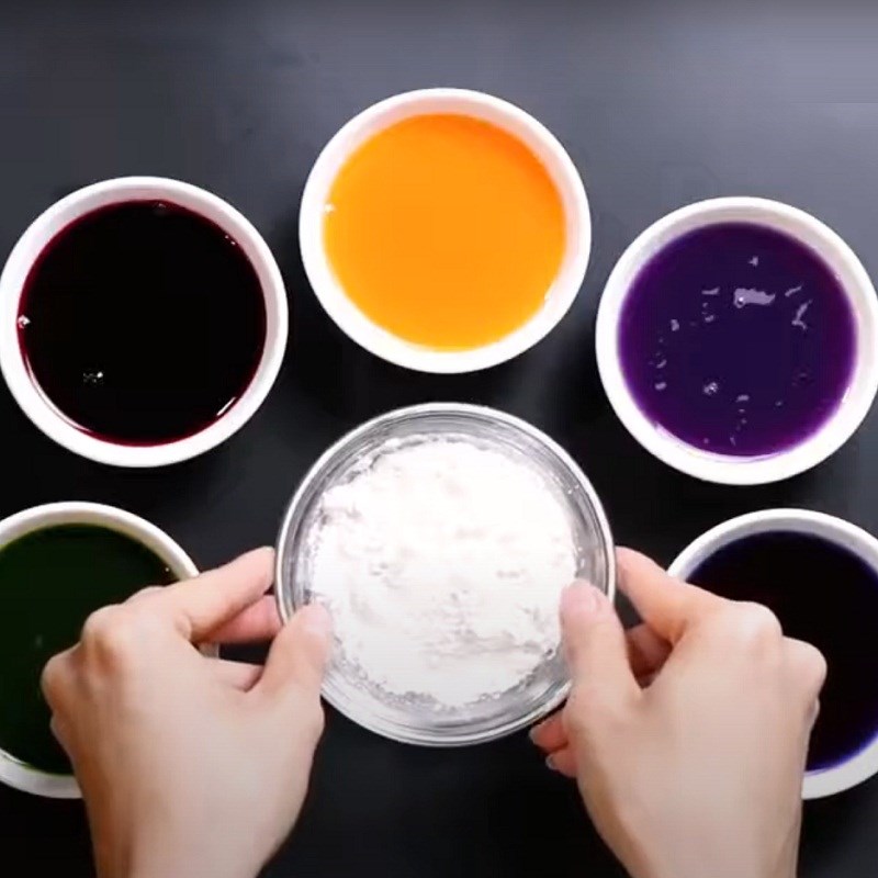 Step 1 Mix the colorful Pho dough