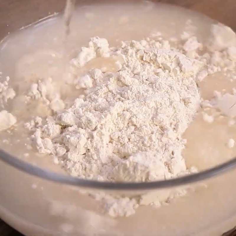 Step 2 Mix the batter Fried duck eggs with fish sauce