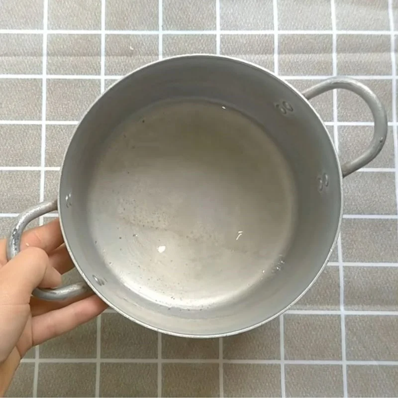Step 2 Mixing agar powder and green tea powder for green tea flan using agar powder