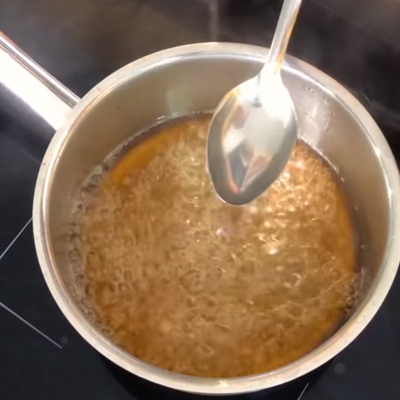 Step 4 Make fish sauce Egg ribs rice