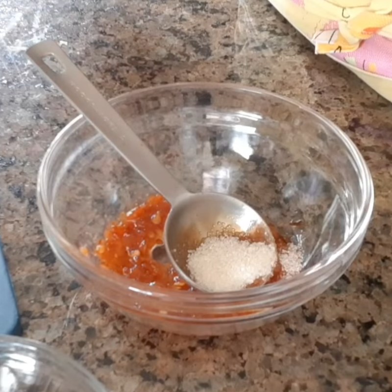 Step 2 Mix the sauce for Seafood Stir-fried Pho
