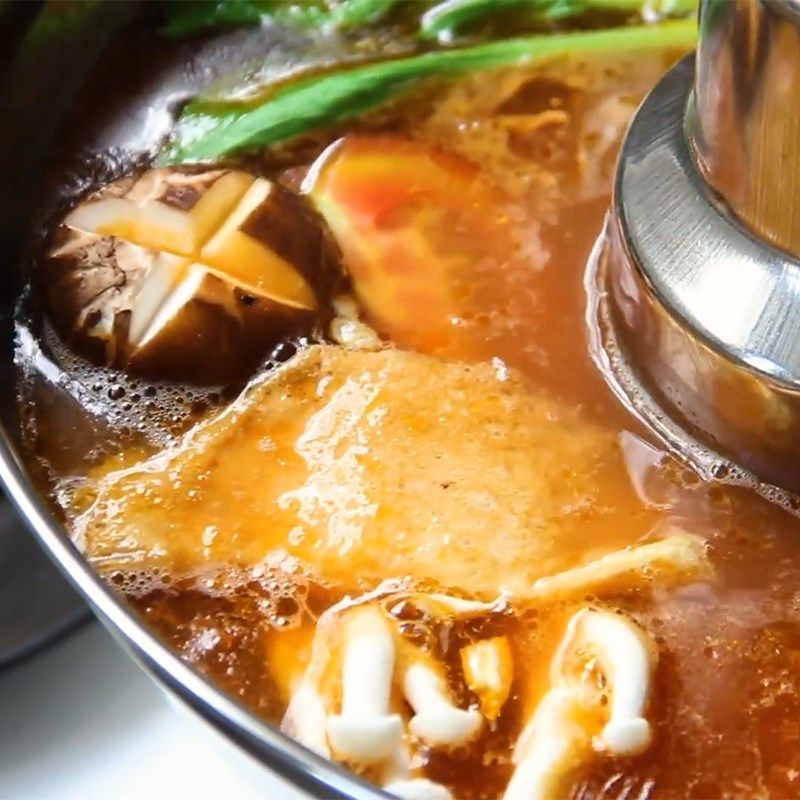 Step 5 Prepare the mushroom sauce and finish Tomato Hot Pot