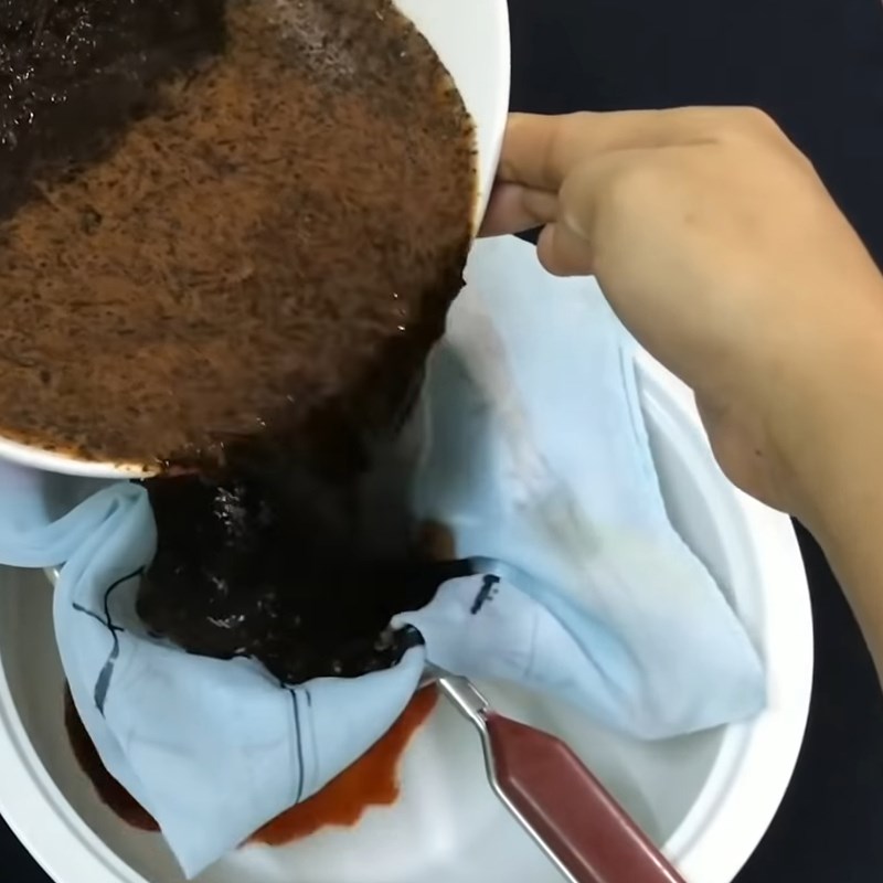 Step 1 Brewing tea, straining tea Milk Tea Jelly