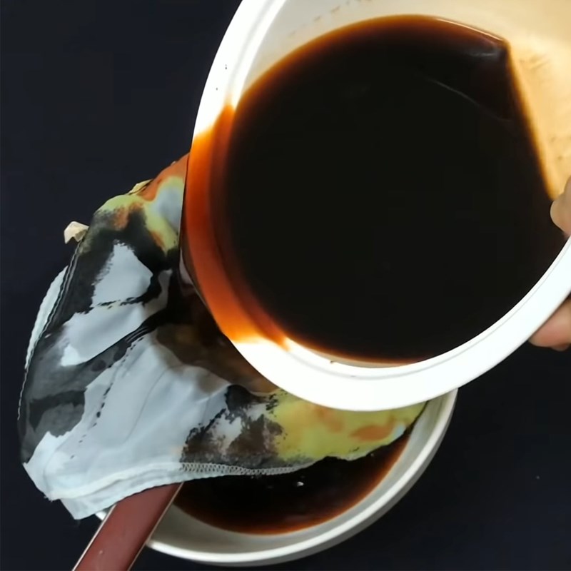 Step 1 Brewing tea, straining tea Milk Tea Jelly