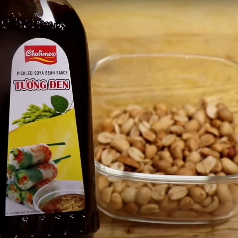 Step 4 Mixing peanut sauce for savory spring rolls