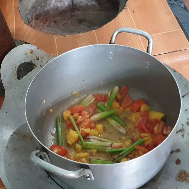 Step 3 Cook the hot pot Fish hot pot