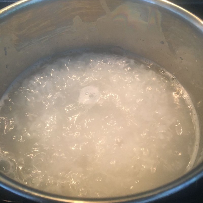 Step 3 Roasting rice and cooking porridge Minced meat carrot porridge