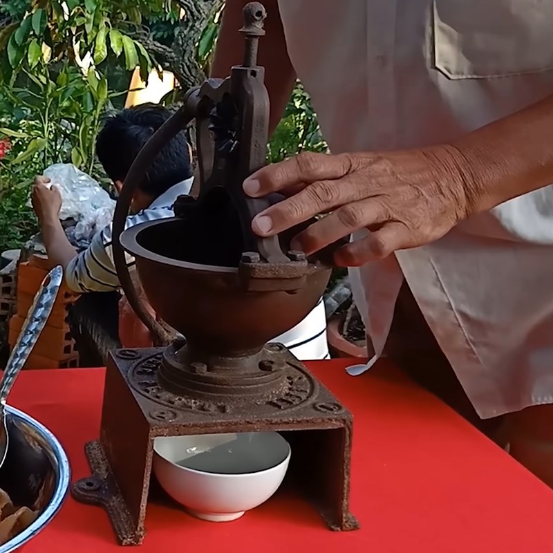 Step 3 Roasting rice powder Fish sauce with snakehead fish and rice powder