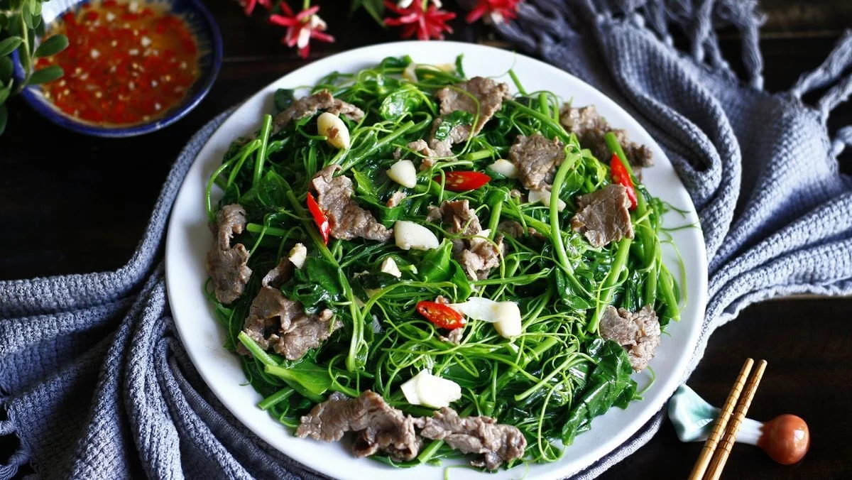3 Simple Ways to Stir-Fry Cow's Tongue Vegetable in a Deep Pan 9 Sautéed water spinach with beef