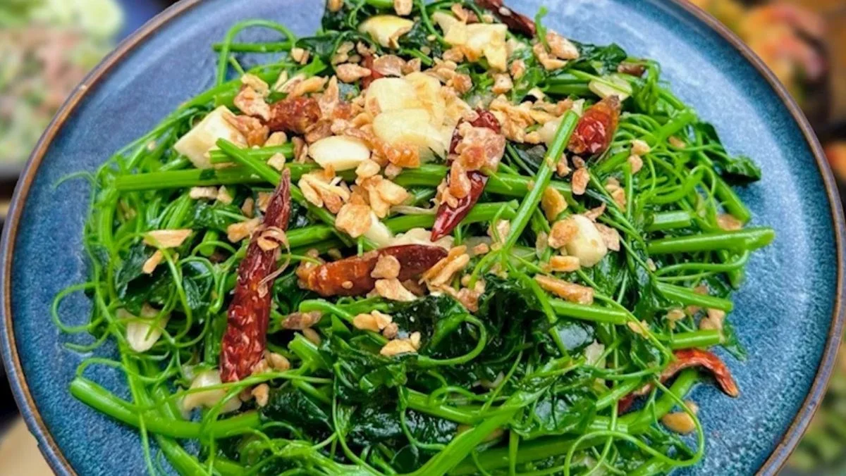 3 Simple Ways to Stir-Fry Cow's Tongue Vegetable in a Deep Pan 2 Stir-fried bo khai with garlic