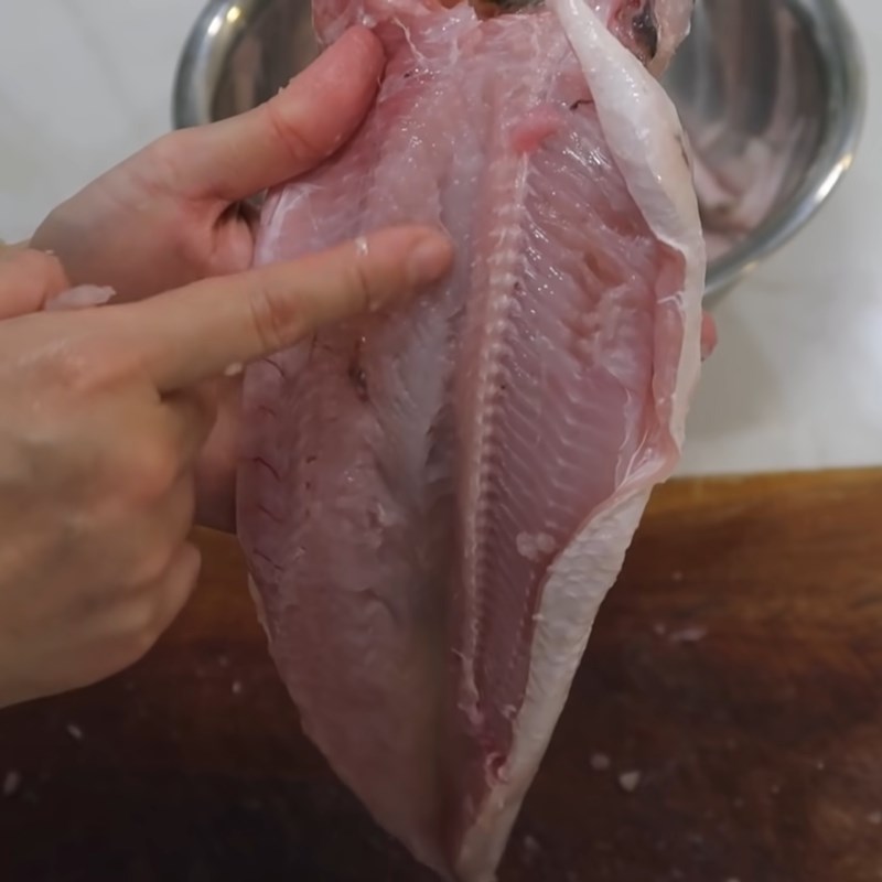 Step 2 Remove bones and scrape the fish meat for Nha Trang fish cake