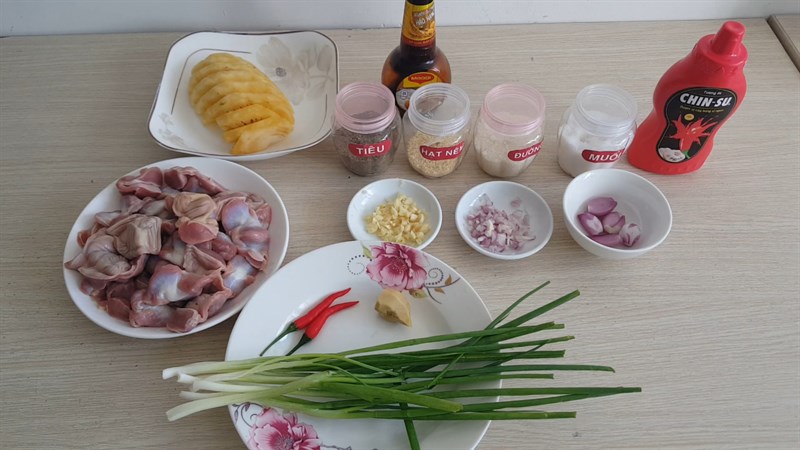 Ingredients for chicken gizzard stewed with pepper, ginger, and pineapple