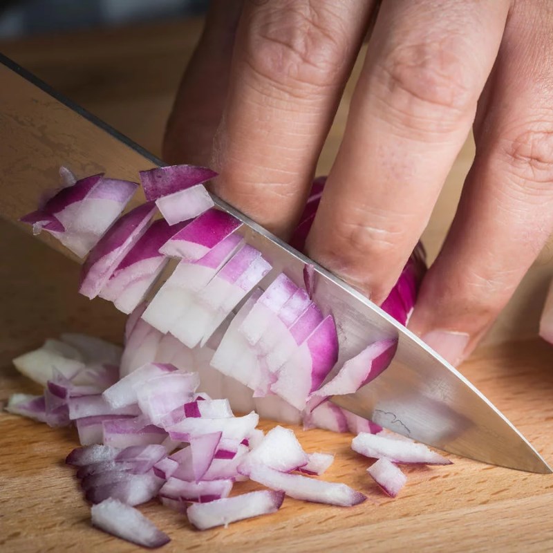 Step 2 Prepare the other ingredients Pork stir-fried with pineapple