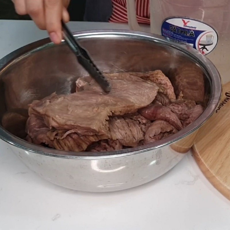 Step 1 Prepare the fish stomach for Fish Stomach Hotpot with Green Pepper