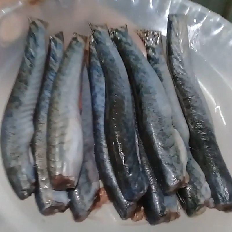 Step 1 Prepare the Fish for Snakehead Fish Stewed with Turmeric